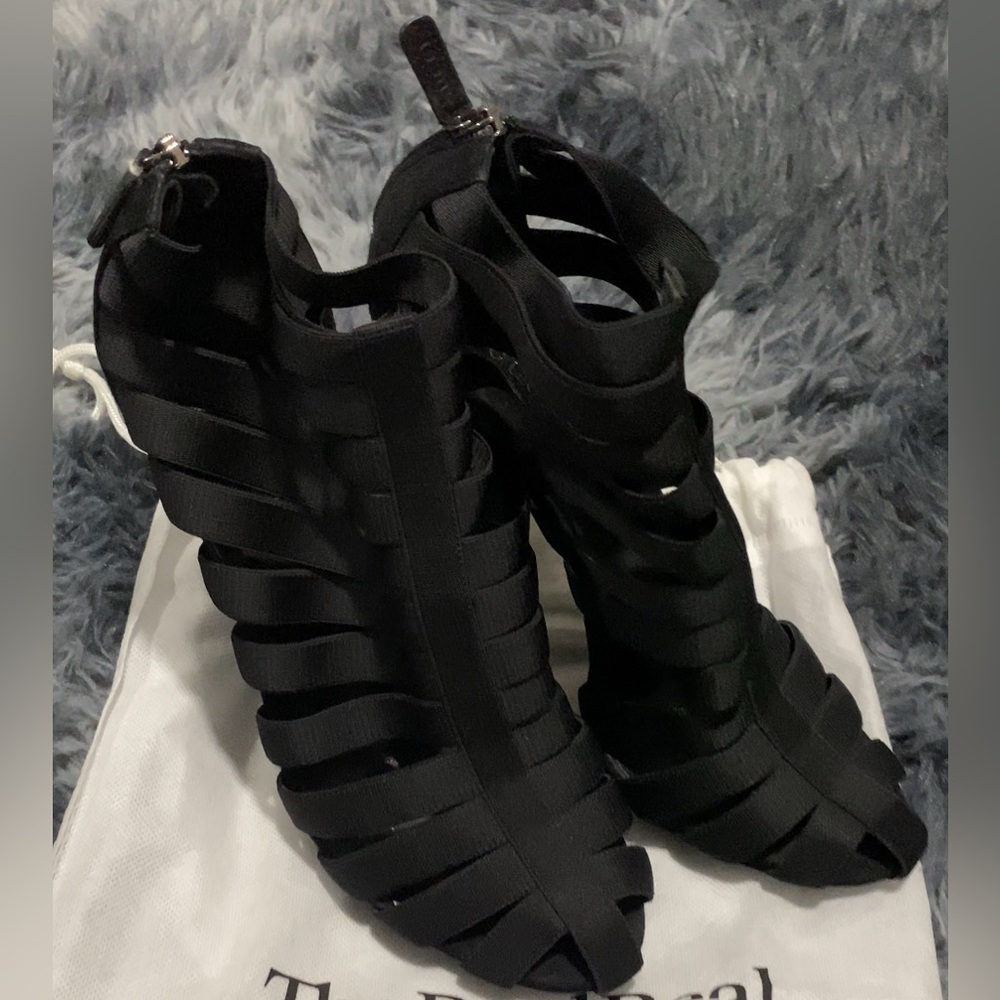 EUC Auth Gucci Elastic and Suede Isadora Gladiator Booties Sandals Heels 38.5
